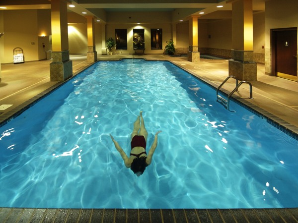 RadissonPoolSwimmer2.jpgw600h450
